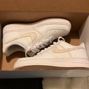 Women’s Air Force 1 ‘07 SE size 7 color white